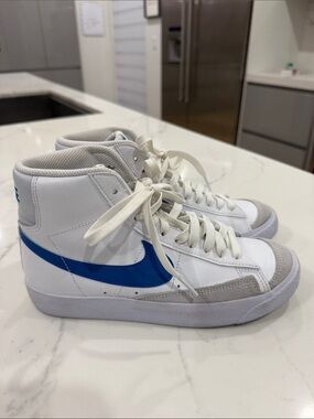 Nike Blazer Mid ‘77 White High-Top Kids Sneakers with Blue Swoosh